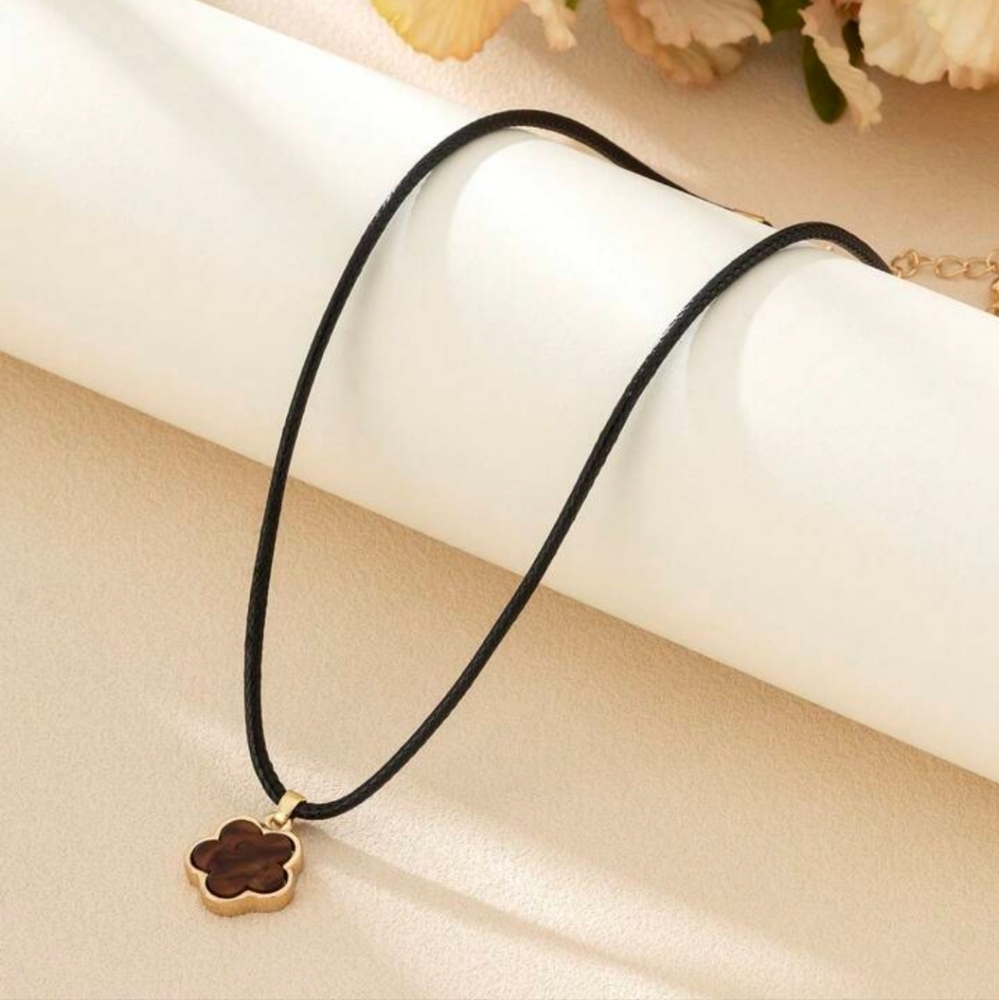 Elegant Gold and Brown Flower Pendant Necklace - Picture 3 of 7